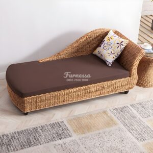 Kursi Daybed Rotan Panjang Bernuansa Tropis