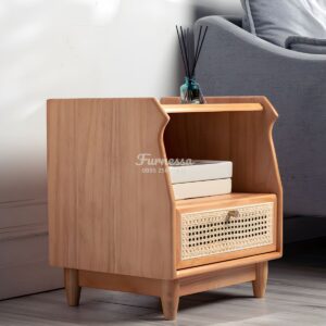 Nakas rotan 1 laci dari kayu solid bergaya Japandi.