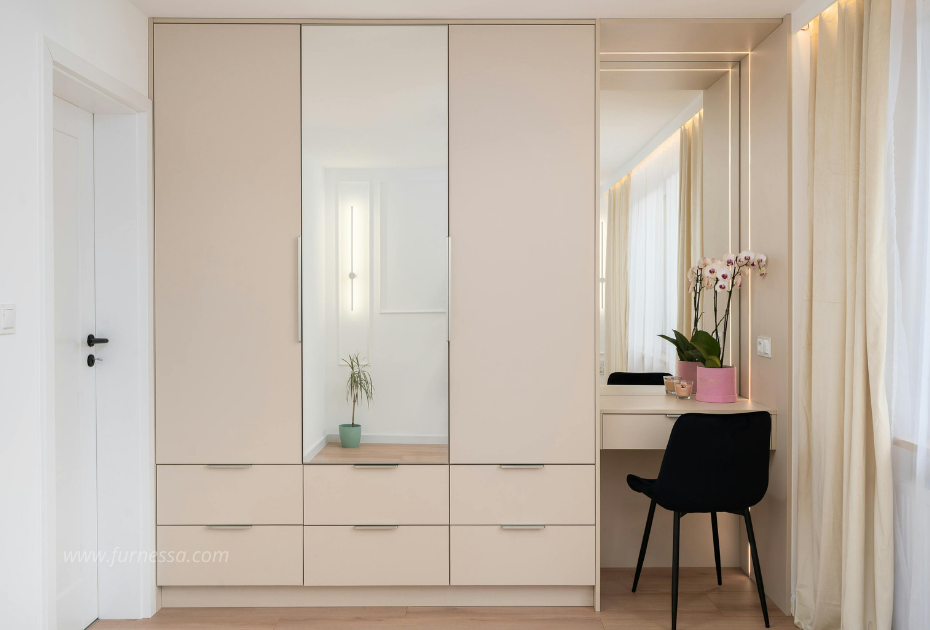 Inspirasi Lemari Pakaian Custom untuk Kamar Sempit