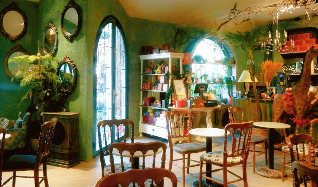 rekomendasi warna furniture untuk interior cafe vintage