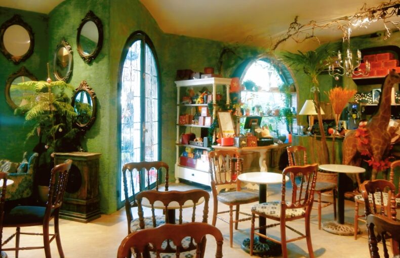 rekomendasi warna furniture untuk interior cafe vintage