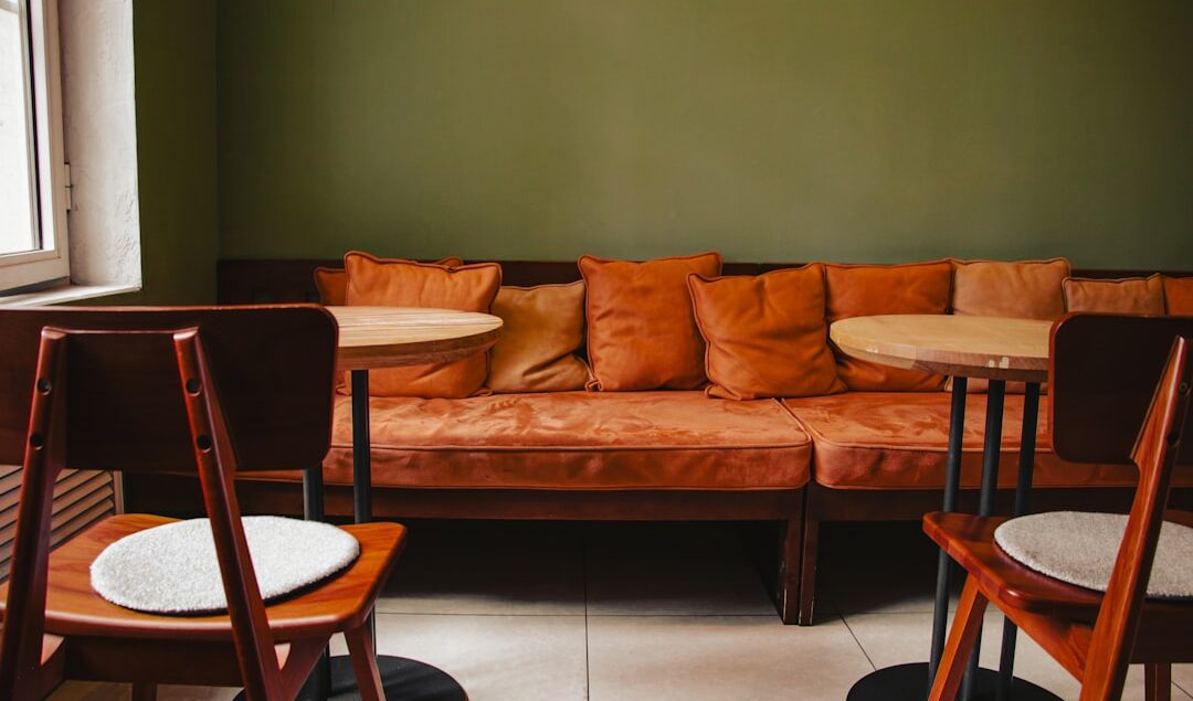 tips memilih sofa untuk interior cafe yang nyaman