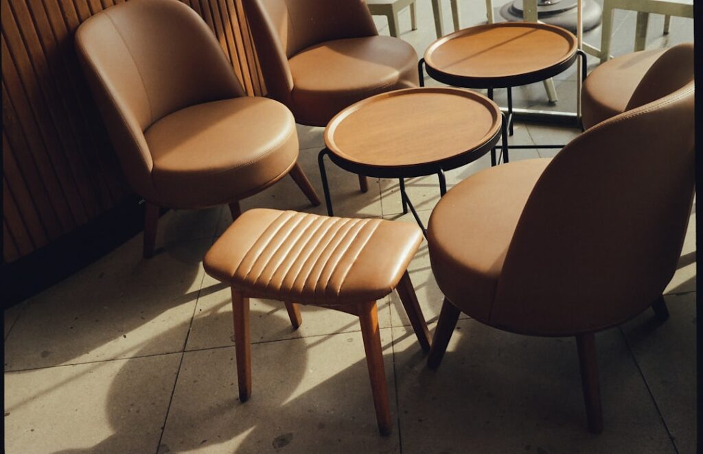 ide furniture multifungsi untuk cafe yang efisien