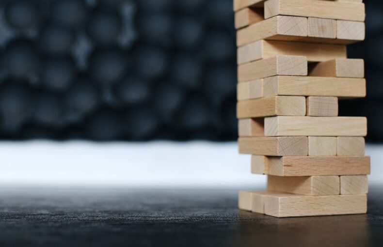 blockboard vs multiplek mana yang lebih baik