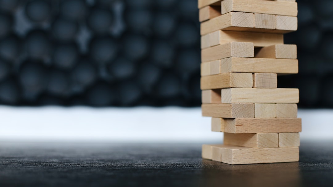 blockboard vs multiplek mana yang lebih baik