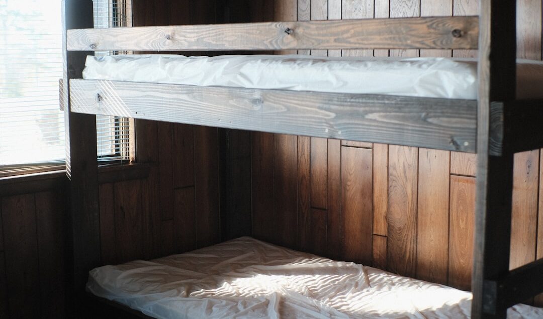 perbandingan kelebihan bunk beds kustom dan biasa