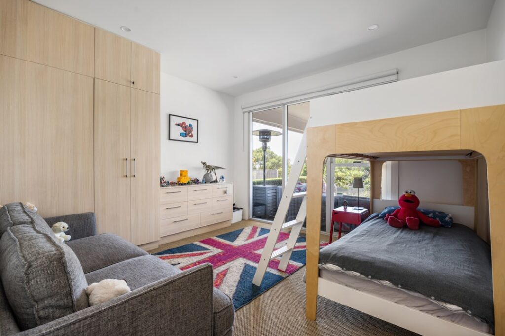 tips menggunakan bunk beds kustom untuk dua anak