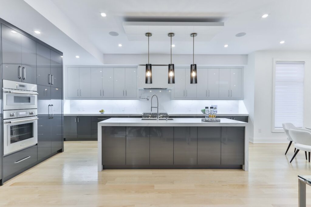 perbandingan kitchen set minimalis dan semi klasik di Tangerang Selatan