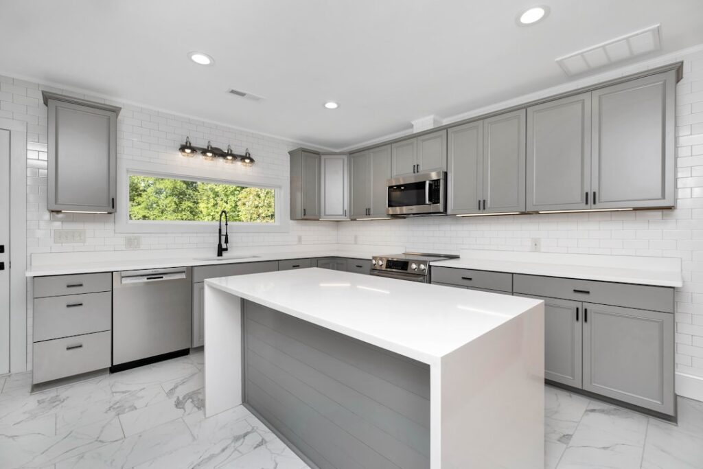 inspirasi warna untuk kitchen set di Tangerang Selatan