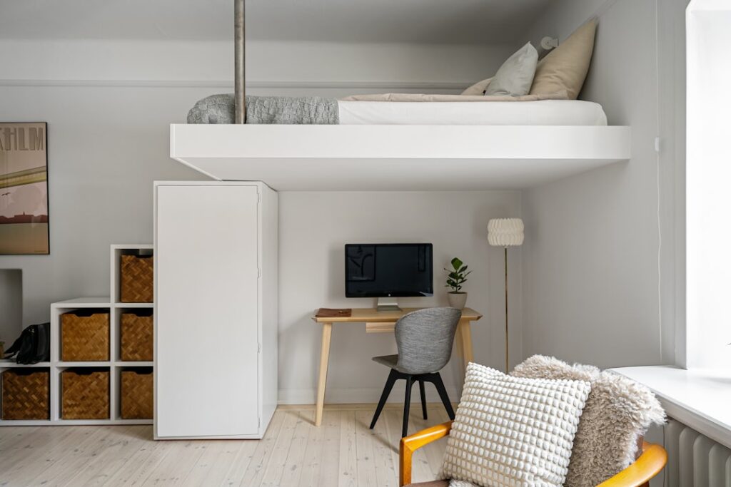 ide desain bunk beds kustom untuk ruangan sempit
