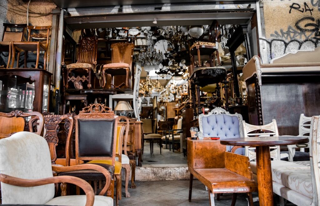 perbandingan harga furniture cafe di berbagai toko