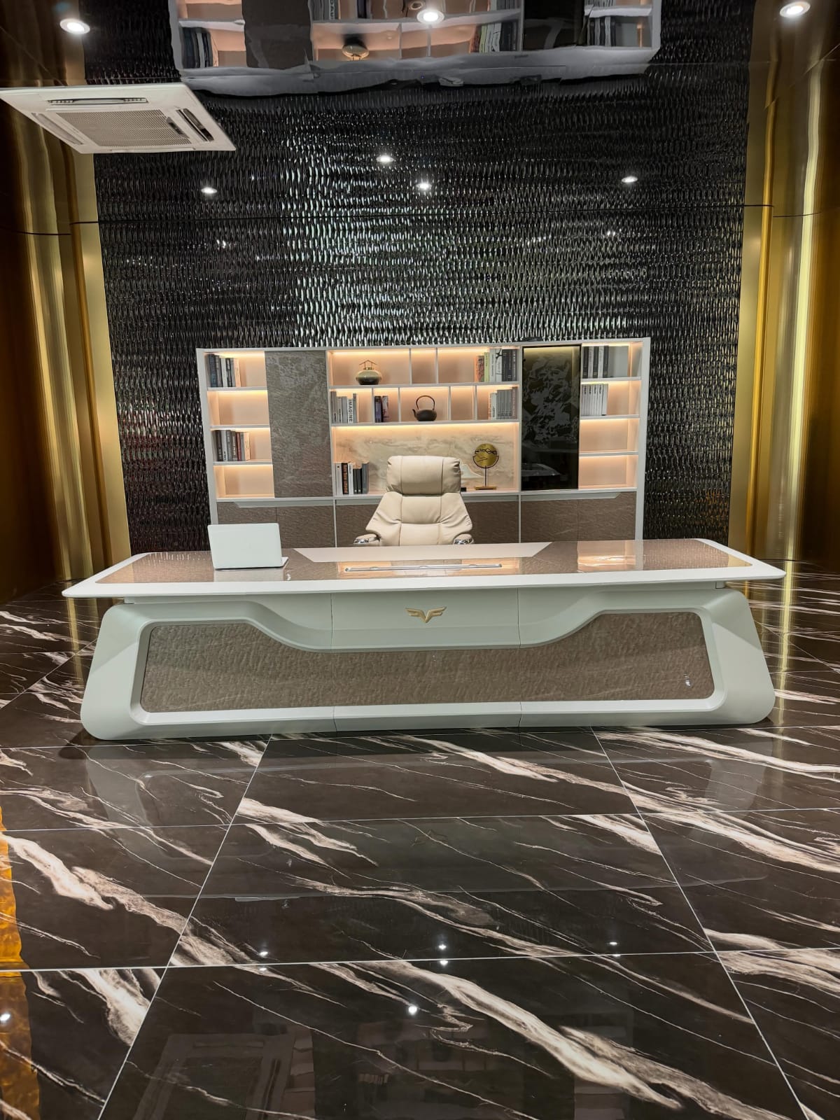 Meja Direktur Premium Bergaya Futuristik Furnessa Adikara Meja Direktur Premium Bergaya Futuristik Furnessa Adikara