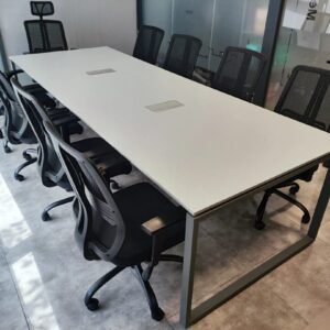 Meja Meeting Custom Minimalis dengan Kaki Besi