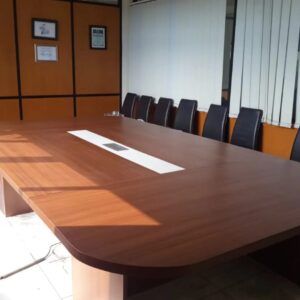 Meja Meeting Custom Motif Kayu Modern untuk Kantor (3)