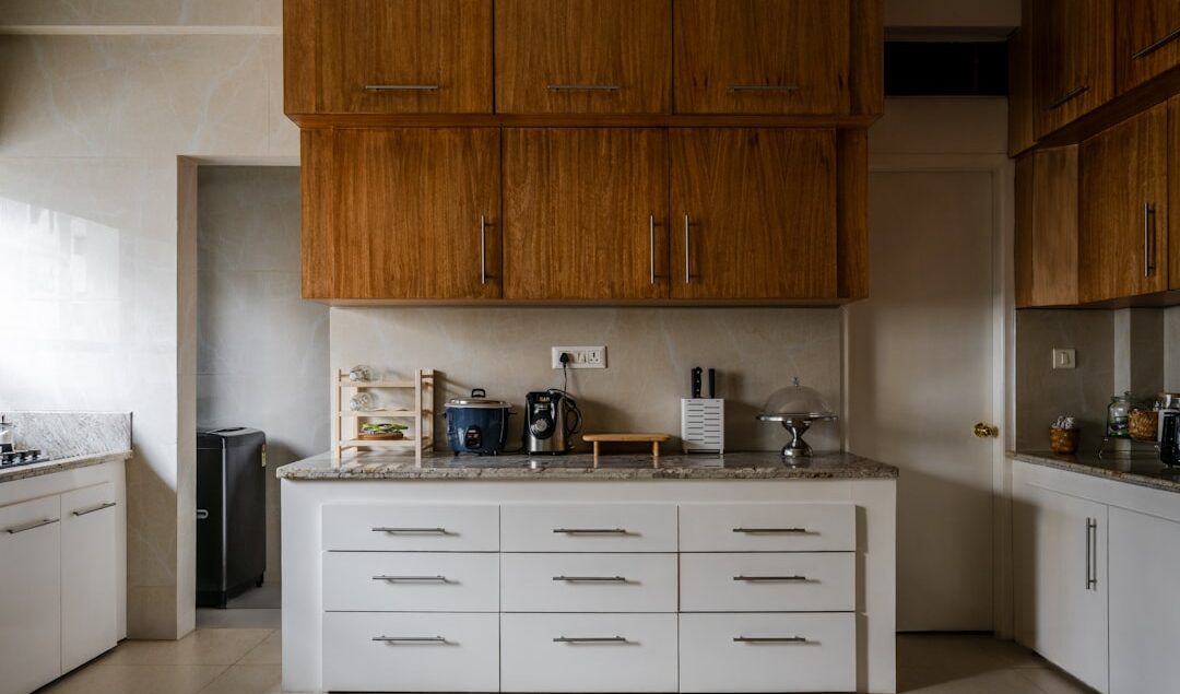 Kitchen Set Plywood: Pilihan Material Panel untuk Kabinet yang Kokoh