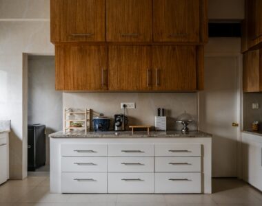 Kitchen Set Plywood: Pilihan Material Panel untuk Kabinet yang Kokoh