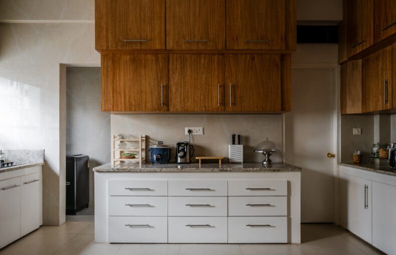 Kitchen Set Plywood: Pilihan Material Panel untuk Kabinet yang Kokoh