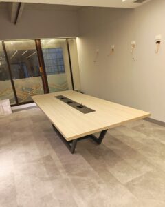 Meja Meeting Custom Modern untuk Kantor