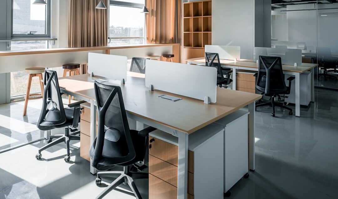 perbandingan harga furniture kantor online dan offline